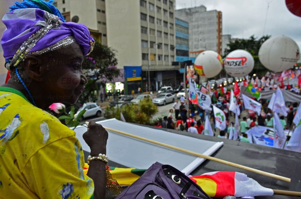 #nãovaitergolpe